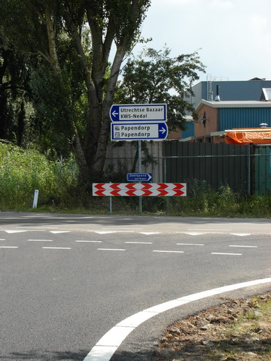 Keerkring toegang 1a.JPG